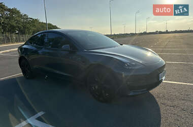 Седан Tesla Model 3 2021 в 
