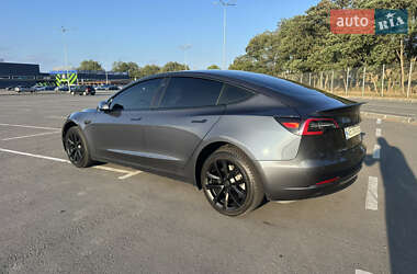 Седан Tesla Model 3 2021 в 