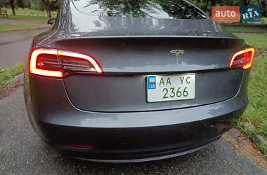 Седан Tesla Model 3 2023 в 