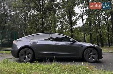 Седан Tesla Model 3 2023 в 