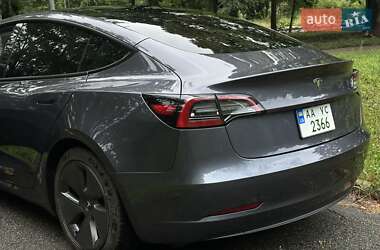 Седан Tesla Model 3 2023 в 