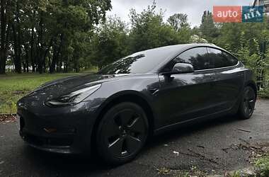 Седан Tesla Model 3 2023 в 