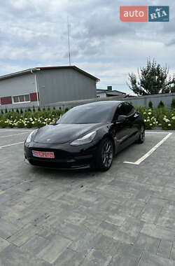 Седан Tesla Model 3 2022 в 