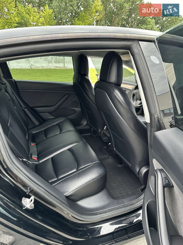 Седан Tesla Model 3 2022 в Луцьку