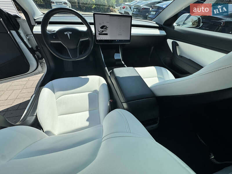 Седан Tesla Model 3 2019 в Дніпрі