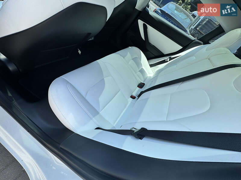 Седан Tesla Model 3 2019 в Дніпрі