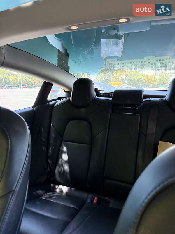 Седан Tesla Model 3 2019 в Одесі