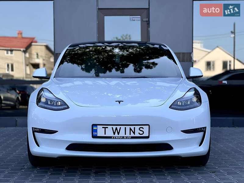 Седан Tesla Model 3 2022 в Одессе