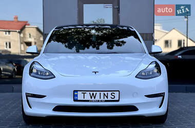 Седан Tesla Model 3 2022 в 