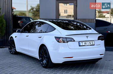 Седан Tesla Model 3 2022 в 