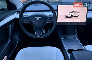 Седан Tesla Model 3 2022 в 