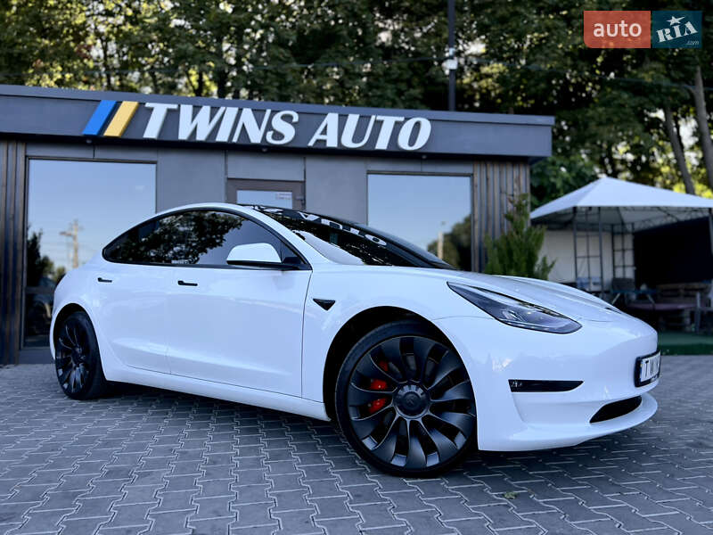 Седан Tesla Model 3 2022 в Одессе