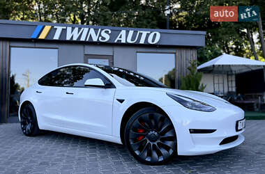 Седан Tesla Model 3 2022 в 
