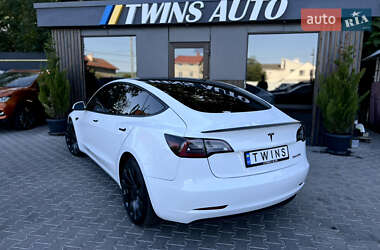 Седан Tesla Model 3 2022 в 