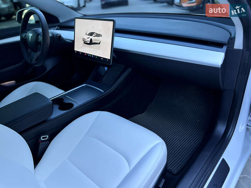 Седан Tesla Model 3 2022 в Одессе