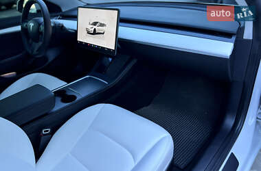 Седан Tesla Model 3 2022 в 