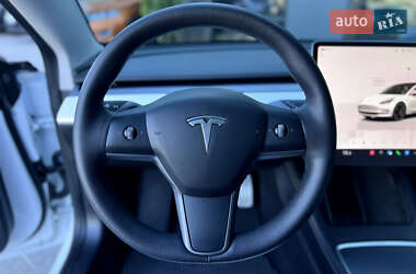 Седан Tesla Model 3 2022 в 