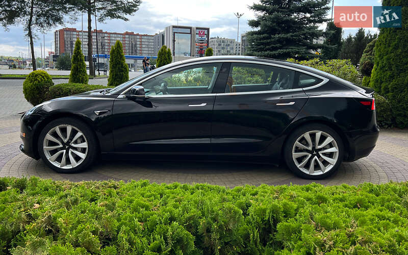 Седан Tesla Model 3 2018 в Львове