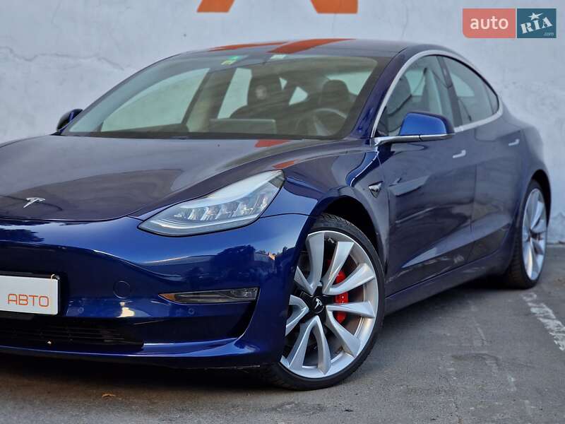 Седан Tesla Model 3 2018 в Одесі