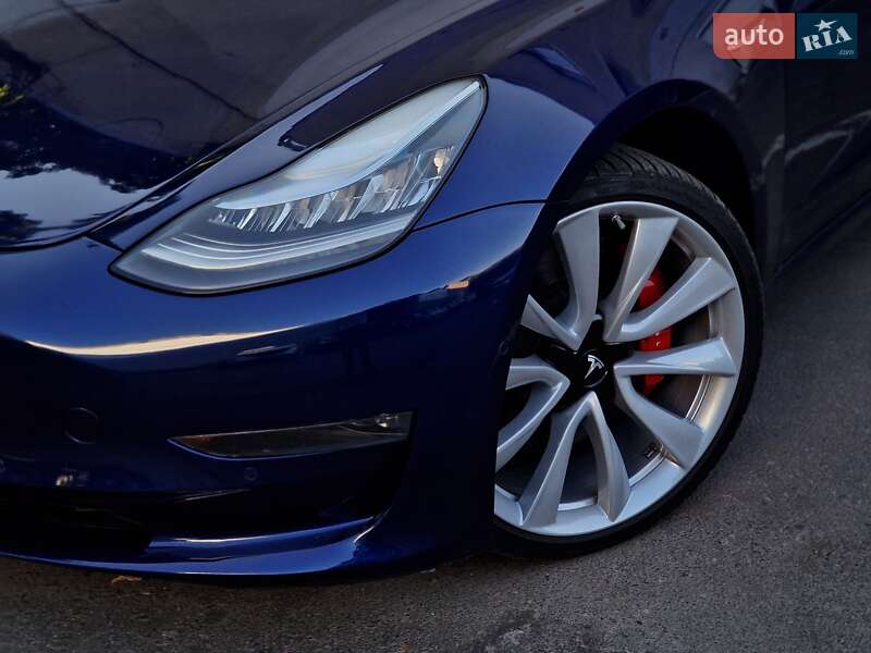 Седан Tesla Model 3 2018 в Одесі