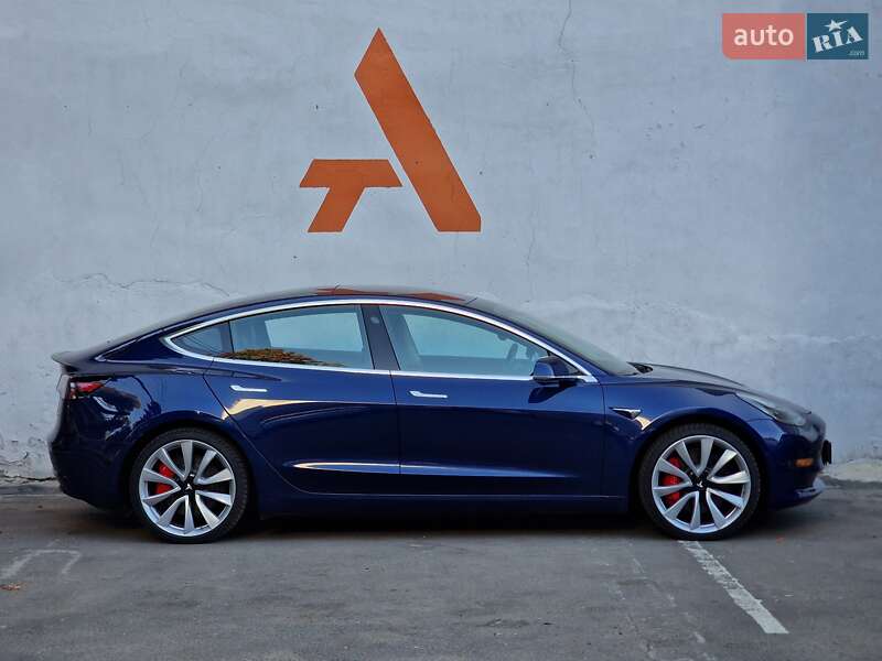 Седан Tesla Model 3 2018 в Одесі