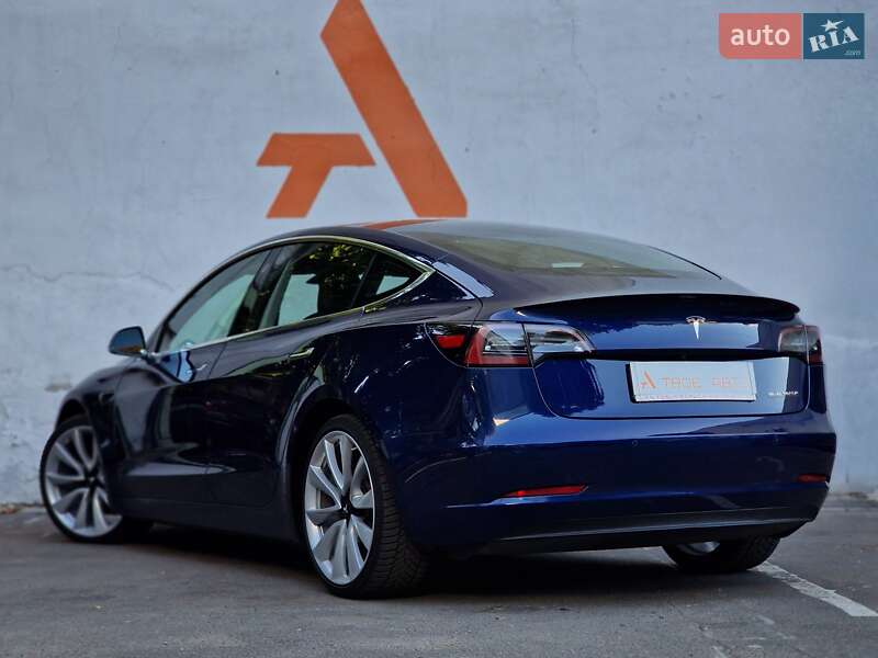 Седан Tesla Model 3 2018 в Одесі