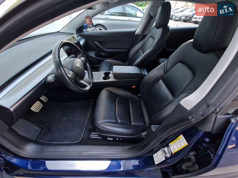 Седан Tesla Model 3 2018 в Одесі