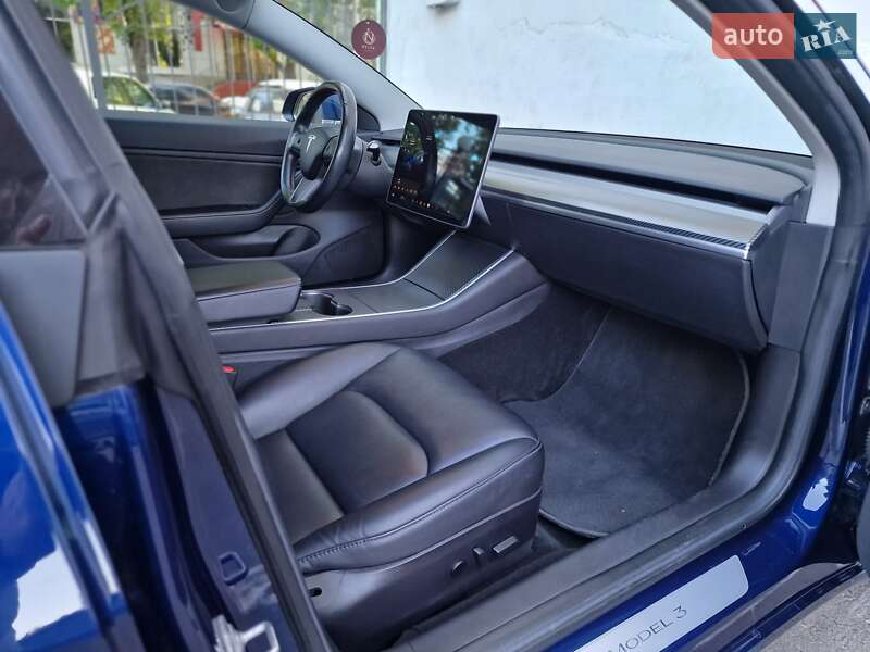 Седан Tesla Model 3 2018 в Одесі