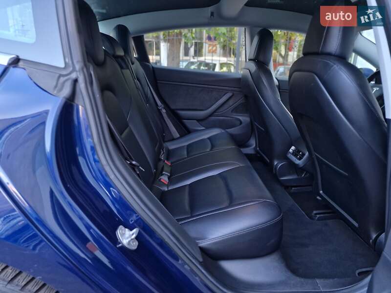 Седан Tesla Model 3 2018 в Одесі