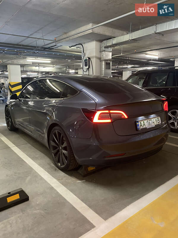Седан Tesla Model 3 2019 в Киеве