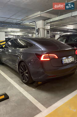 Седан Tesla Model 3 2019 в 