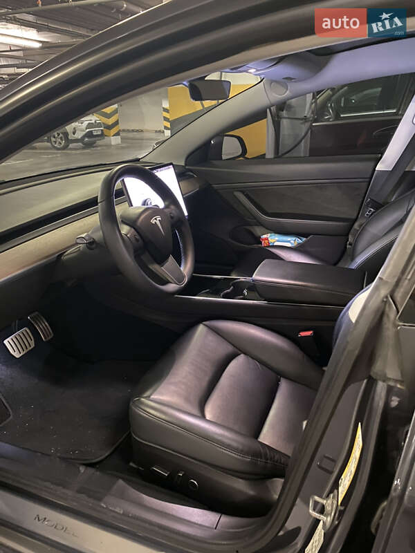 Седан Tesla Model 3 2019 в Киеве