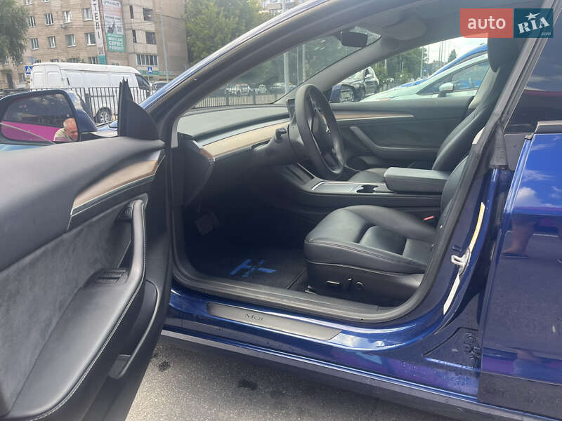 Седан Tesla Model 3 2023 в Киеве