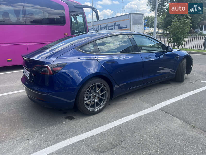 Седан Tesla Model 3 2023 в Киеве