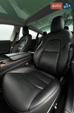 Седан Tesla Model 3 2021 в 