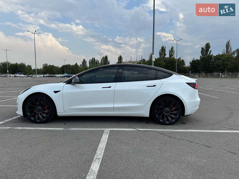 Седан Tesla Model 3 2022 в Днепре