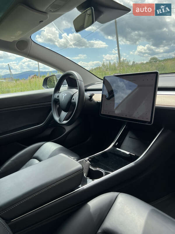 Седан Tesla Model 3 2019 в Ивано-Франковске