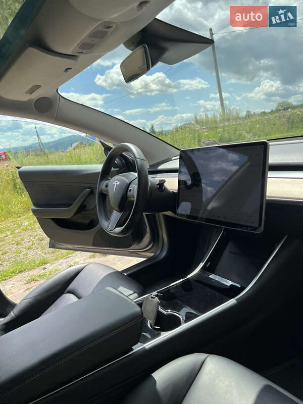 Седан Tesla Model 3 2019 в Ивано-Франковске