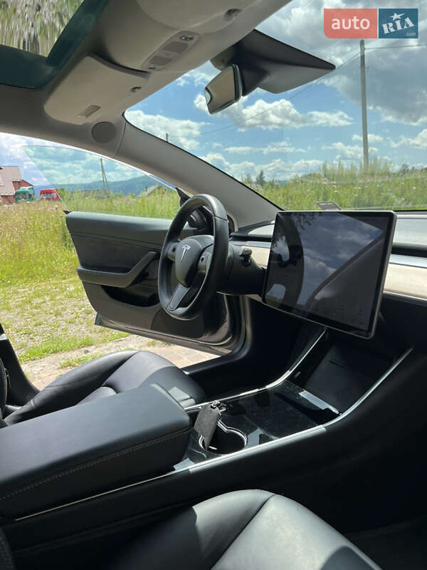 Седан Tesla Model 3 2019 в Ивано-Франковске