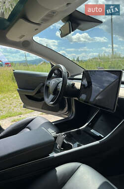 Седан Tesla Model 3 2019 в 