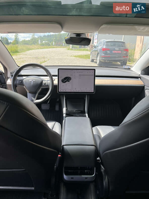 Седан Tesla Model 3 2019 в Ивано-Франковске