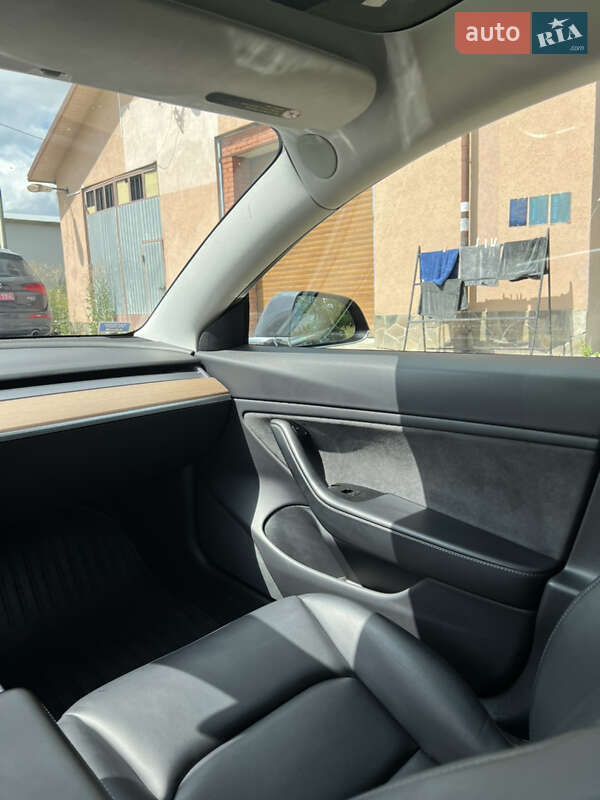Седан Tesla Model 3 2019 в Ивано-Франковске