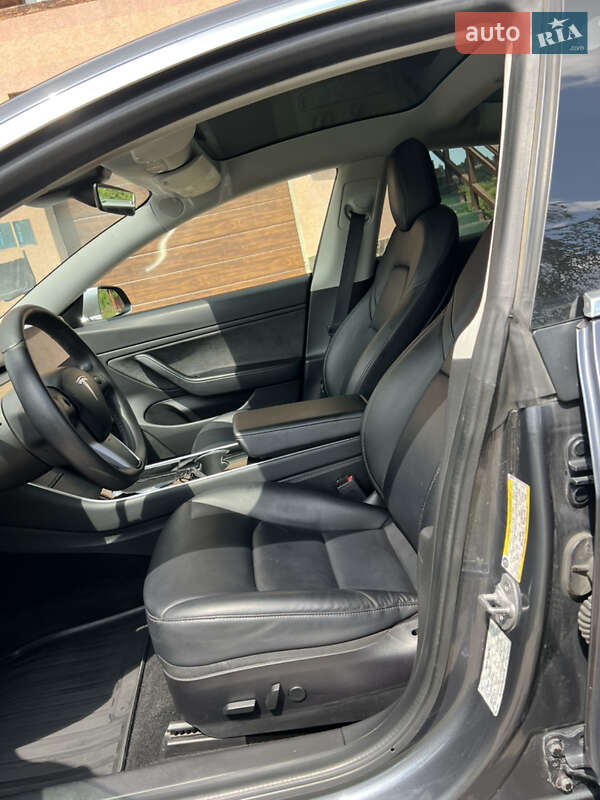 Седан Tesla Model 3 2019 в Ивано-Франковске