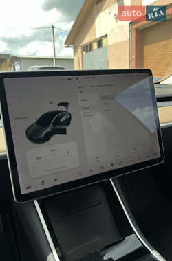 Седан Tesla Model 3 2019 в 