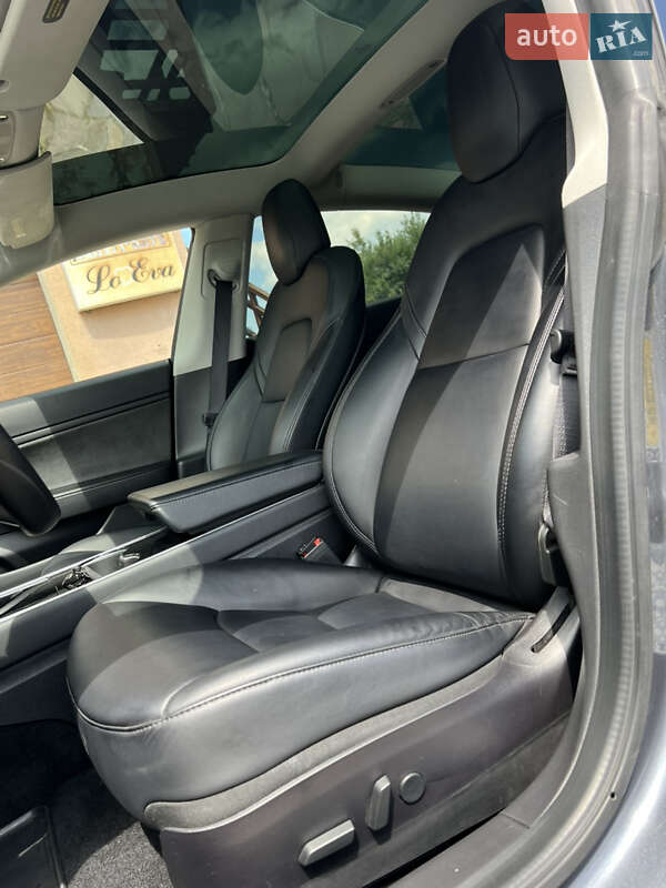 Седан Tesla Model 3 2019 в Ивано-Франковске