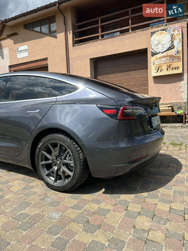 Седан Tesla Model 3 2019 в Ивано-Франковске