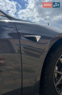 Седан Tesla Model 3 2019 в 
