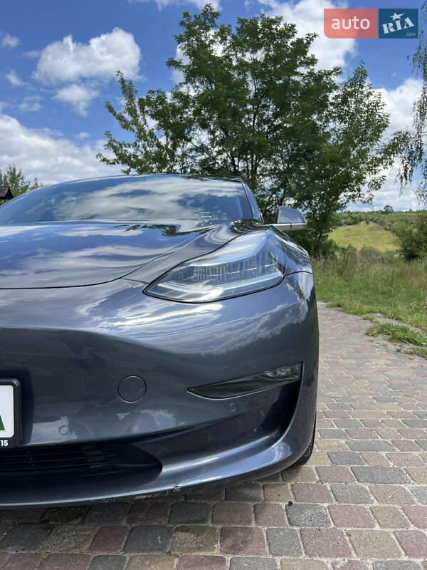 Седан Tesla Model 3 2019 в Ивано-Франковске