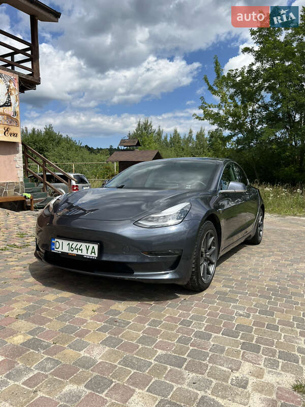 Седан Tesla Model 3 2019 в Ивано-Франковске