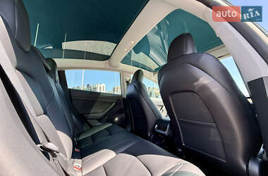 Седан Tesla Model 3 2019 в 